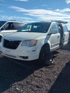 10 Town & Country V6 4.0L Auto